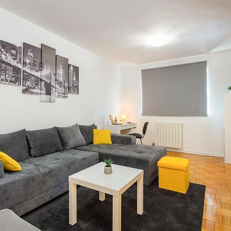 Laveruda Apartment With Balcony And Free Parking بولا المظهر الخارجي الصورة