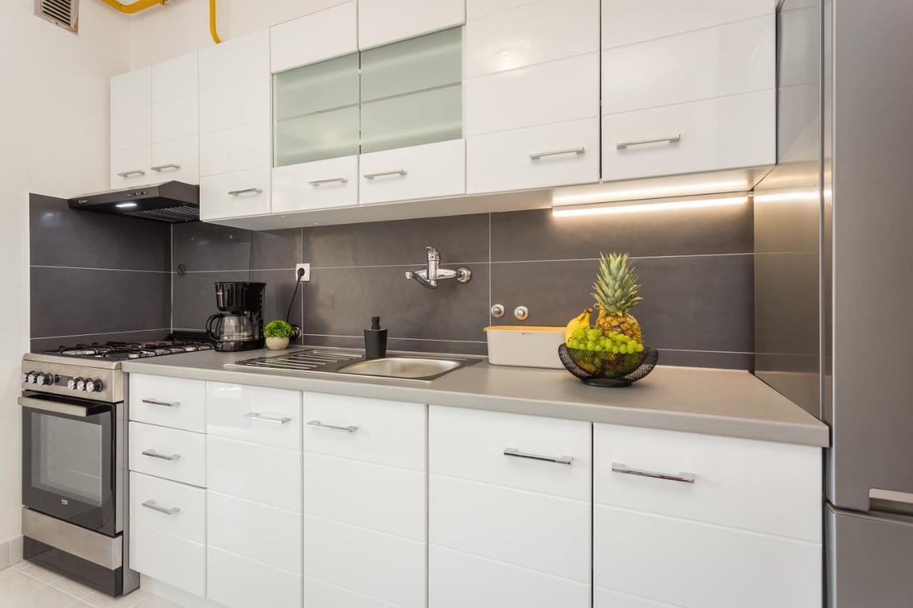 Laveruda Apartment With Balcony And Free Parking بولا المظهر الخارجي الصورة