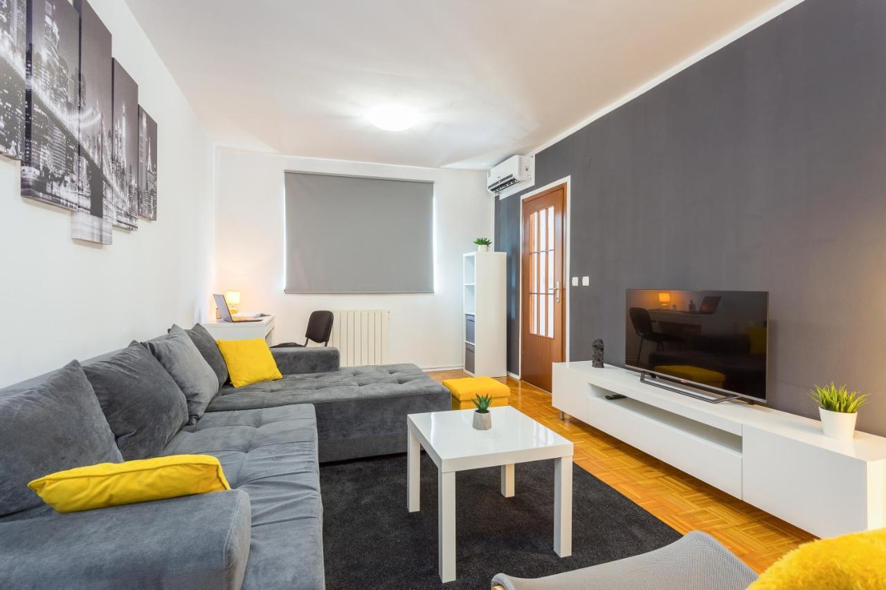 Laveruda Apartment With Balcony And Free Parking بولا المظهر الخارجي الصورة