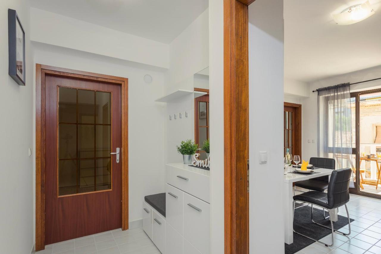 Laveruda Apartment With Balcony And Free Parking بولا المظهر الخارجي الصورة